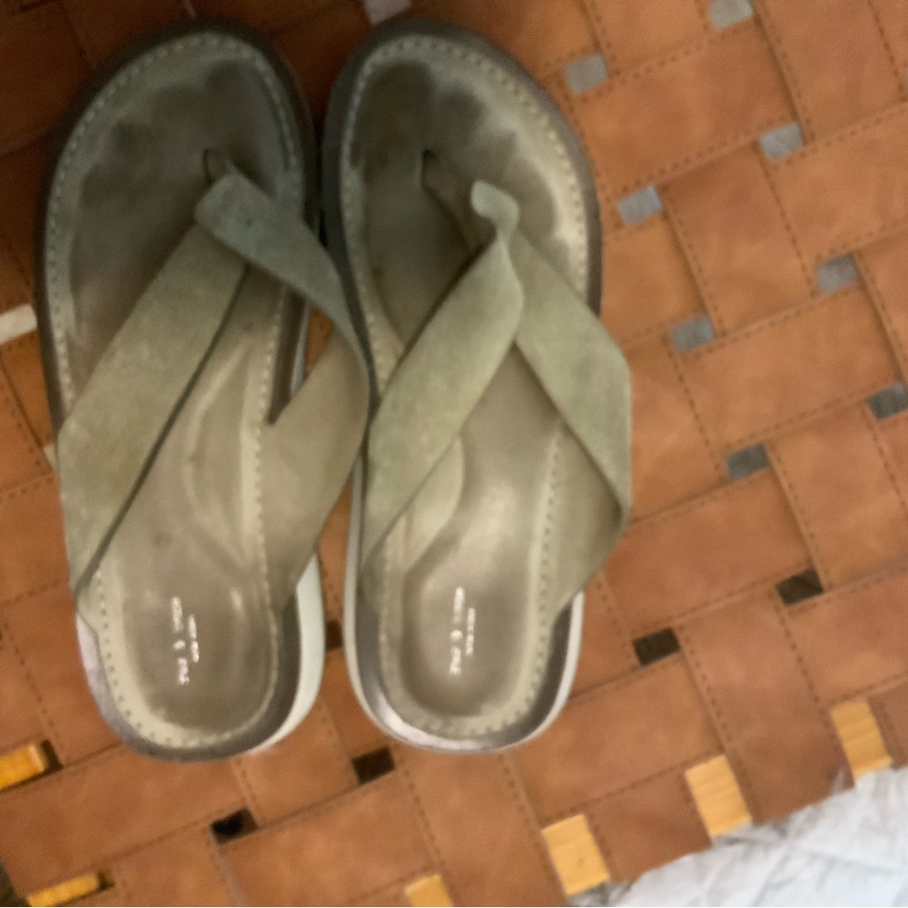 Women's Suede Flip Flops